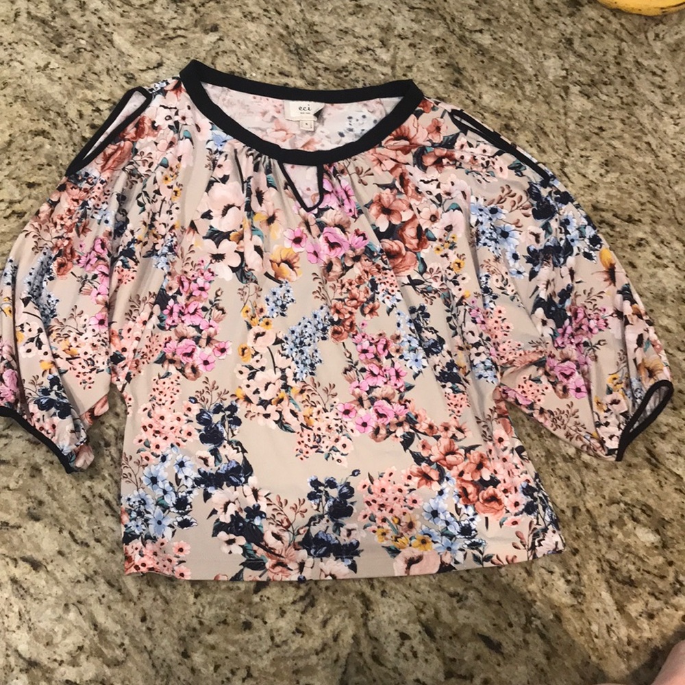 Flowered blouse🌸